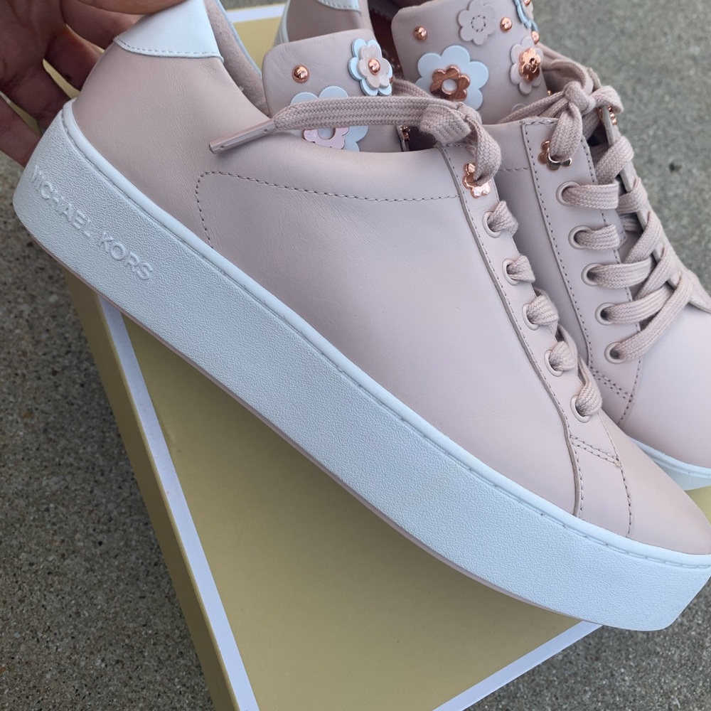 New MK shoes 💖 - Picture 3 of 8